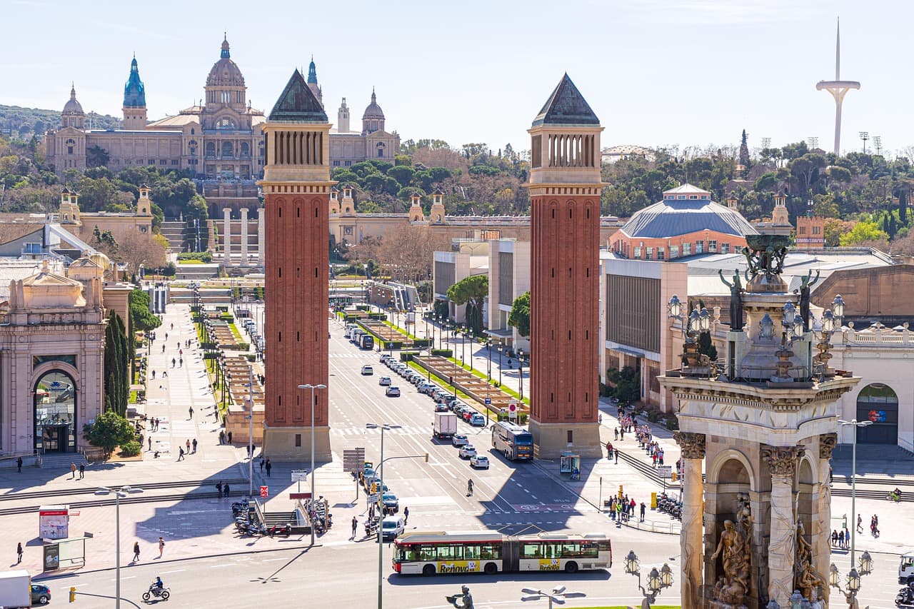 Ghid Barcelona: cartiere, Sagrada Família și capcane de turiști